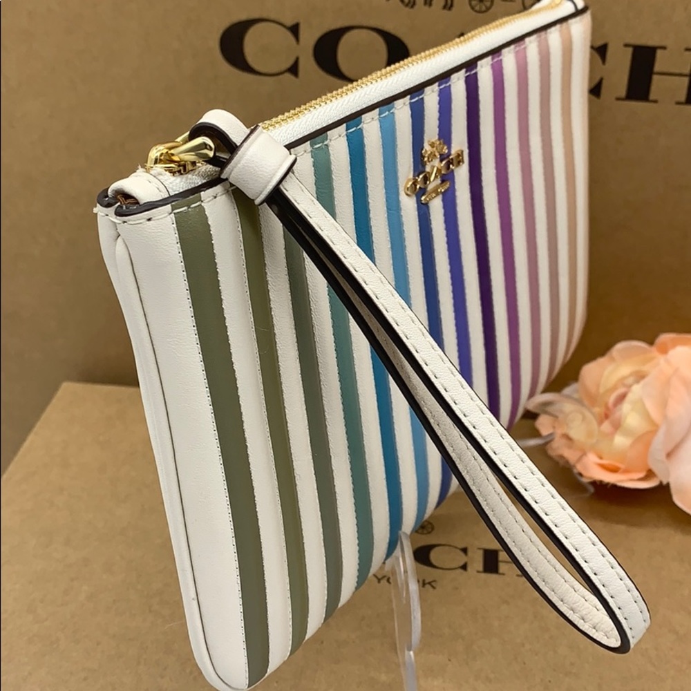 COACH LARGE WRISTLET WITH OMBRE QUILTING
IM/CHALK - Picture 4 of 16